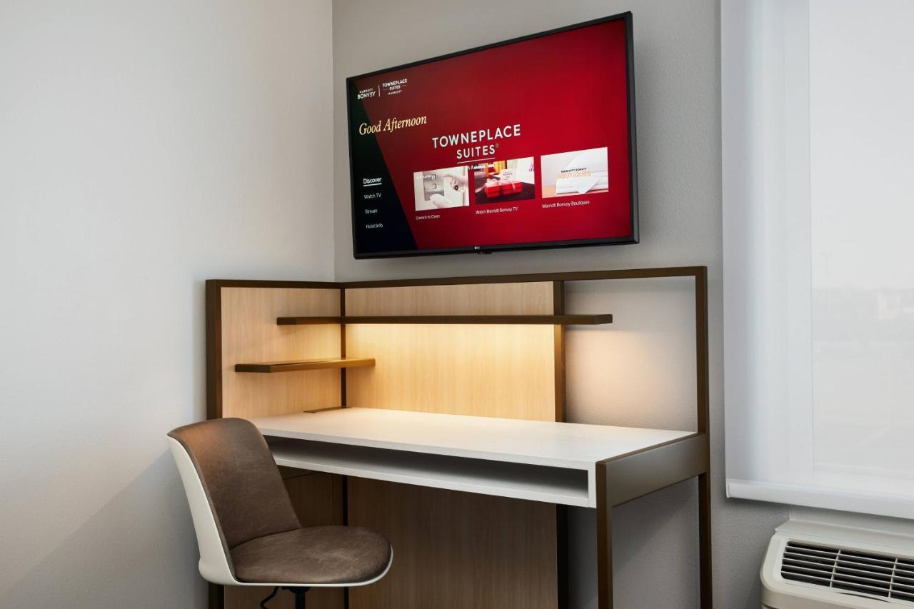 Towneplace Suites By Marriott Tampa Casino Area Orient Park Exteriér fotografie